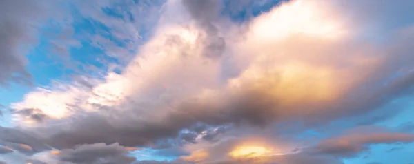 Ragyogó Égbolt Alkonyatkor Egy Őszi Estén Banner Panoráma Panoráma — Stock Fotó