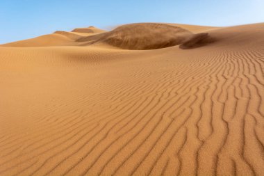 Erg Chebbi, Merzouga 'nın kum çölü, Fas' ın güneydoğusu. Gezginler için popüler bir hedef. Fas.
