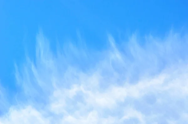 Nuvens Cirros Céu Azul Dia Ensolarado — Fotografia de Stock