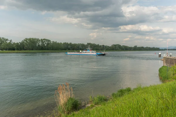 Ferry Rhinau Kappel Carrying Vehicles Passengers Germany France — Stockfoto