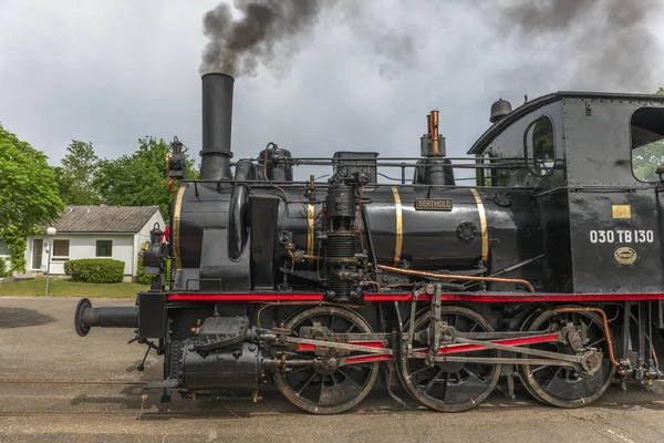 Baharda Ren Turist Demiryolu 'nun buharlı lokomotifi. Volgelsheim, Alsace, Fransa.