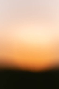 Turuncu ve sarı renkte bulanık arkaplan görüntüsü. Kavram, yaratım, model.