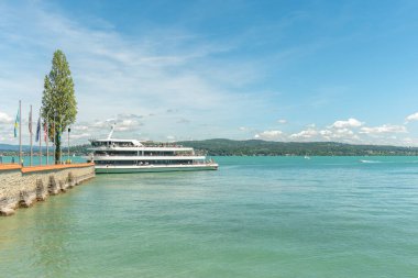 Baharda Almanya 'da Constance Gölü' nde feribot. Mainau Adası, Almanya.