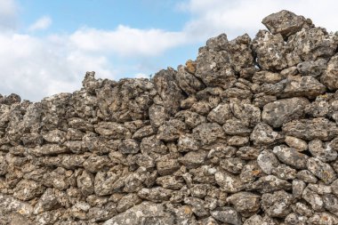 Cevennes 'deki Causse Mejean' da taş duvar. Aveyron, Fransa.