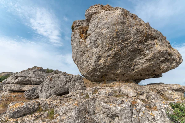 Cevennes Ulusal Parkı 'ndaki Nimes le Vieux' nun kaosunda tuhaf şekilli kayalar. Unesco Dünya Mirası. Fraissinet-de-Fourques, Lozere, Fransa.