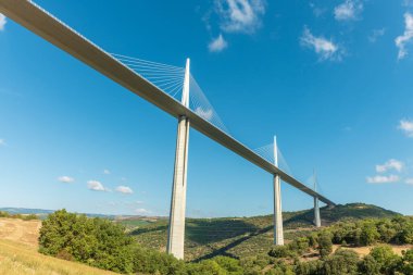 Millau Viyadük Köprüsü, dünyanın en yüksek köprüsü. Aveyron Ayrılışı. Fransa.
