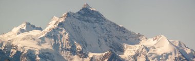İsviçre Alp Dağları Brienz Rothorn 'dan görüldü. Alplerdeki Jungfrau tepesi. Brienz, Interlaken-Oberhasli, Berne, İsviçre.