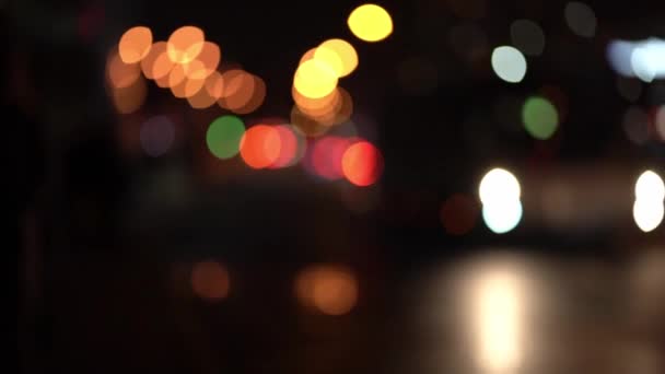 Verschwommenes Abstraktes Bokeh Des Nächtlichen Lichthintergrundes Auf Einer Schönen Abendstraße — Stockvideo