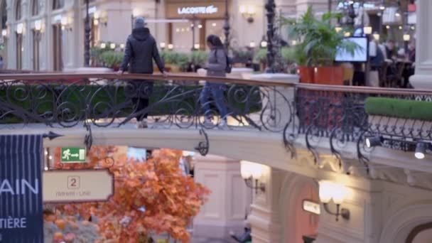 位于莫斯科红场对面的Gum百货商店里 在著名的购物中心里 一片模糊 万圣节 秋天装饰装饰装饰装饰南瓜 俄罗斯莫斯科 2021年10月 — 图库视频影像