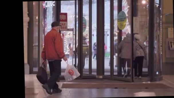 Homályos kilátás nyílik a bevásárló galériák GUM áruház Moszkvában — Stock videók