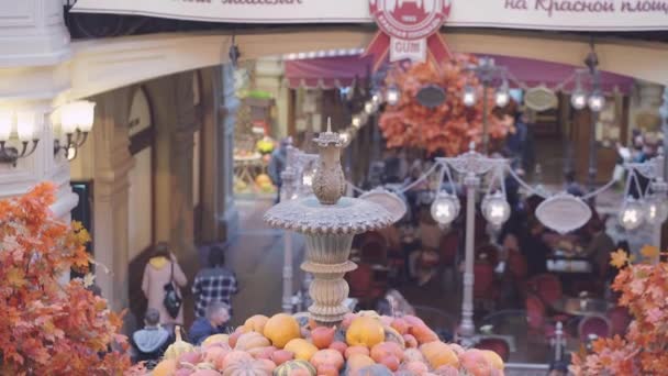 Rozmazané Gum Obchodní Dům Moskvě Čelí Rudé Náměstí Lidi Fotí — Stock video