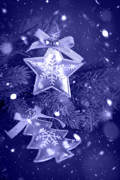 Размытое Знамя Рождество Новый Год Вертикальная Зимняя Композиция Ветвями Деревьев — стоковое фото