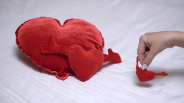 バレンタインデーのコンセプト 白地に三つの心 — ストック動画