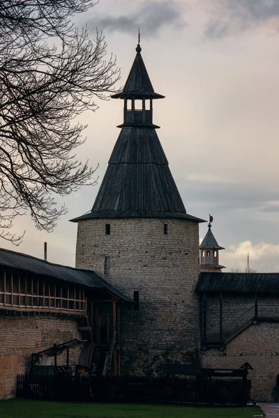 Kreml Pskov Ryssland Forntida Fästning Stentorn Sommardag Platser För Turister — Stockfoto