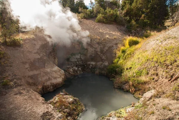 Dragon Mouth Spring Long Sentier Volcan Mud Dans Parc National — Photo