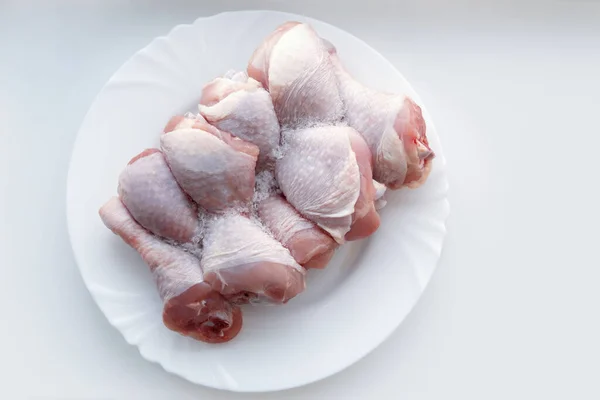 Gambe Pollo Congelate Piatto Scongelare Carne Cruda Cucinare Cibo — Foto Stock