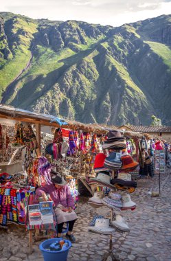 Ollantaytambo, Peru - Aralık 09: Eski Inca Kalesi ve Pazar 