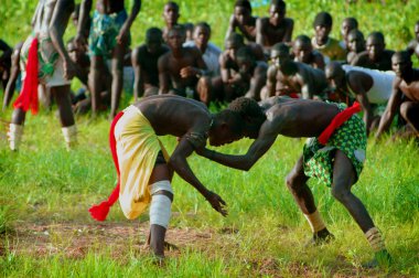 Senegal - 19 Eylül: erkekler geleneksel mücadele (güreşi