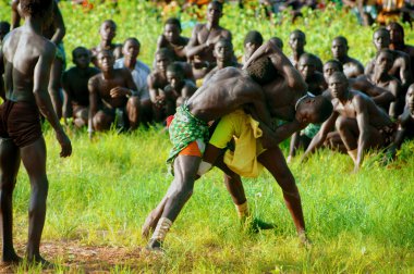 Senegal - 19 Eylül: erkekler geleneksel mücadele (güreşi