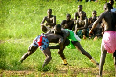 Senegal - 19 Eylül: erkekler geleneksel mücadele (güreşi