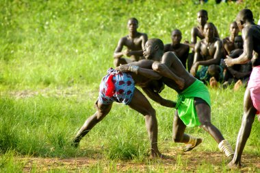 Senegal - 19 Eylül: erkekler geleneksel mücadele (güreşi