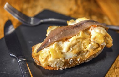 İspanyol pintxo veya Malamadre, montadito ve Bask Kont dan tapas