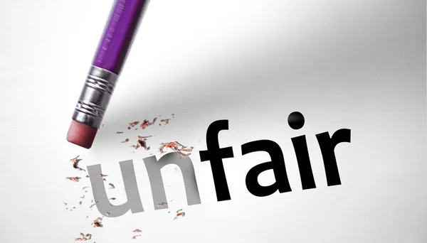 Radiergummi, der das Wort unfair für fair ändert — Stockfoto