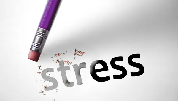 Radiergummi löscht das Wort Stress — Stockfoto