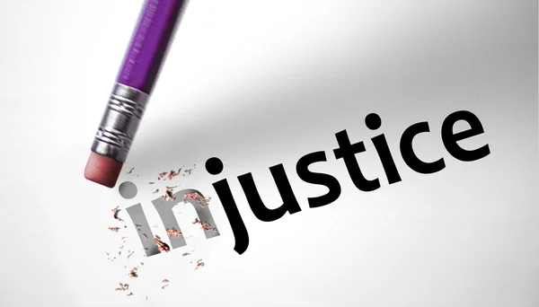 Radiergummi, der das Wort Ungerechtigkeit für Gerechtigkeit ändert — Stockfoto