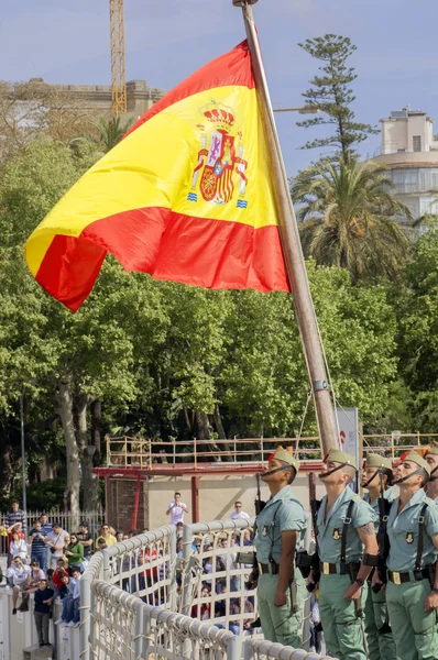 МАЛАГА, ИСПАНИЯ - 09 апреля: Испанские легионеры идут на военный марш — стоковое фото
