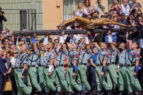 Malaga, Spanje - april 09: Spaanse legionarios maart op een militar — Stockfoto