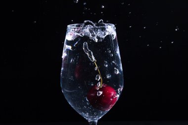 meyve suyu bir bardak