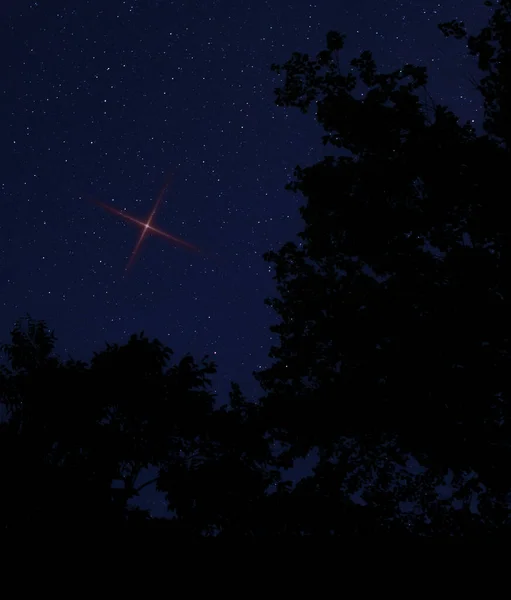 Bright Red Star Rising Sky North Carolina Christmas Eve — стоковое фото