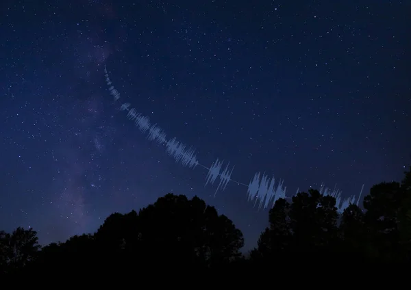 Signal Beaming Milky Way Starry Night — Stockfoto