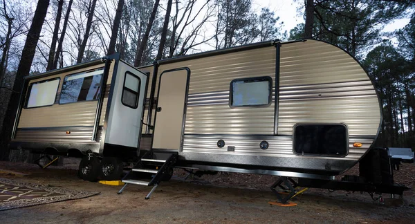 Camper Trailer Daytime Forest Jordan Lake North Carolina — 图库照片