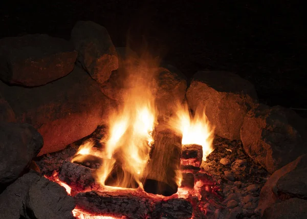 Campfire Rock Ring Brightly Glowing Night — Fotografia de Stock