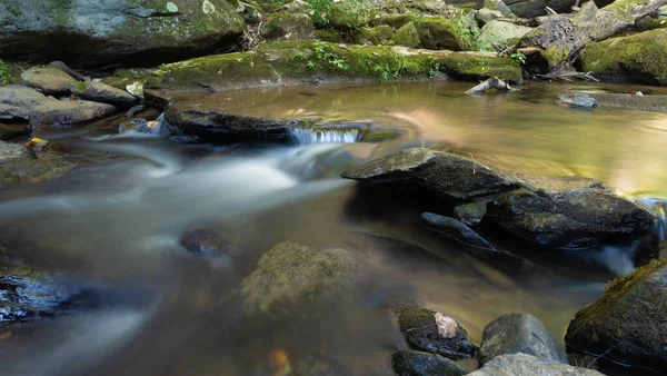 Stream Running Fast Moss Covered Rocks Boone North Carolina — ストック写真