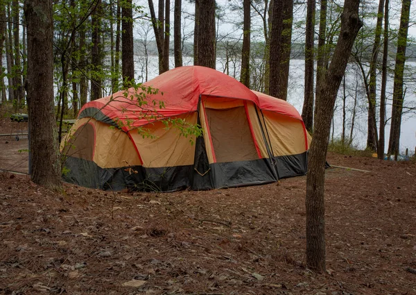 ノース カロライナ州のジョーダン湖にテントキャンプ場 — ストック写真