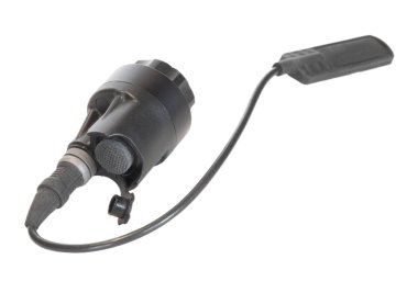 Silah ışığını aktif hale getirmek için basınç pedi ve kuyruk kapağı.