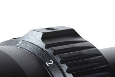 Tüfek dürbünündeki hız tümseği beyaza izole edilmiş büyütme halkası.