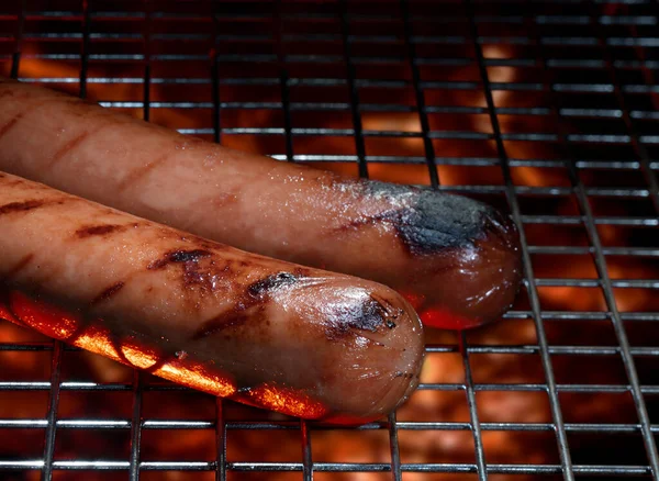 Par Perritos Calientes Cocinados Sobre Una Parrilla Aire Libre — Foto de Stock