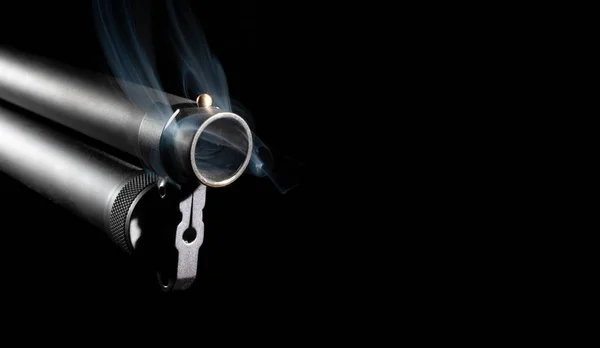 Smoking Shotgun Zwart Met Ruimte Voor Kopie Naar Rechts — Stockfoto