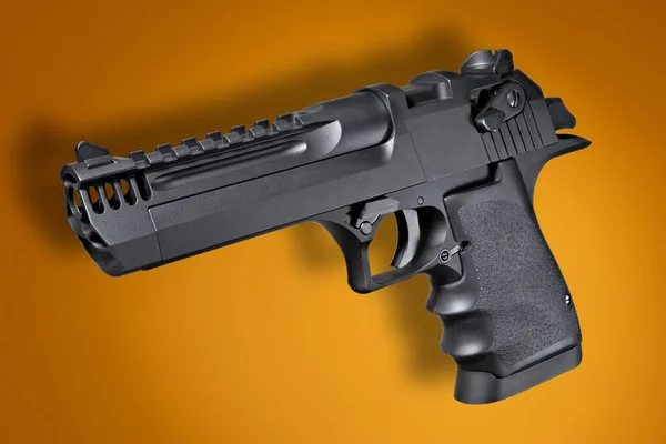 Pistola Semiautomatica Sfondo Arancione Angolo Squartamento — Foto Stock