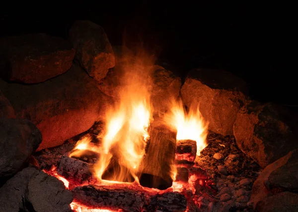 Campfire Rock Ring Brightly Glowing Night — стоковое фото