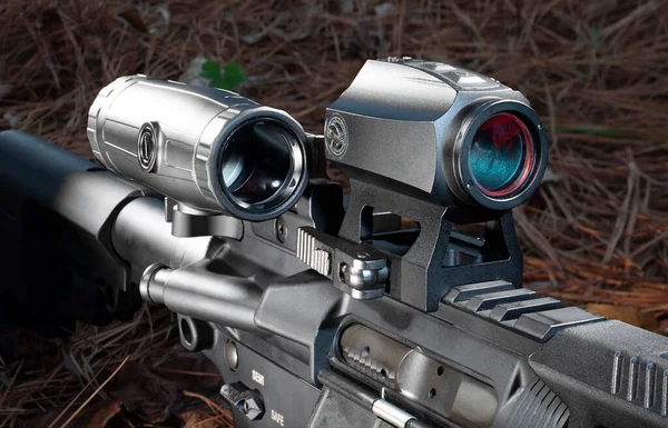 Lupa Lateral Visor Punto Rojo Rifle Asalto — Foto de Stock