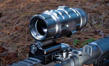 AR-15 'in görüntüsü açık havada.