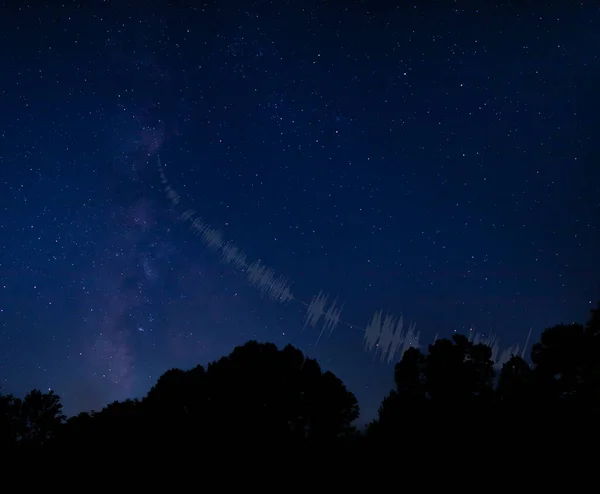 Señal Entrante Desde Espacio Una Noche Llena Estrellas Con Vía — Foto de Stock