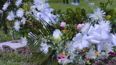 Orman mezarlığındaki anıt taş..