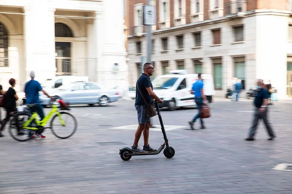 Terni Ιταλία Σεπτεμβρίου 2021 Panning Ενός Σκούτερ Στην Πόλη Της — Φωτογραφία Αρχείου