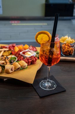 Karışık iştah açıcı ve koktail karışımı.